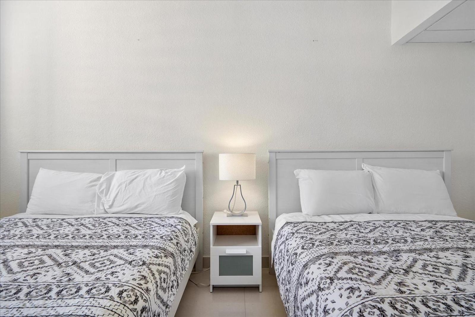 The Tides Ocean Luxury Suites Hollywood Room photo