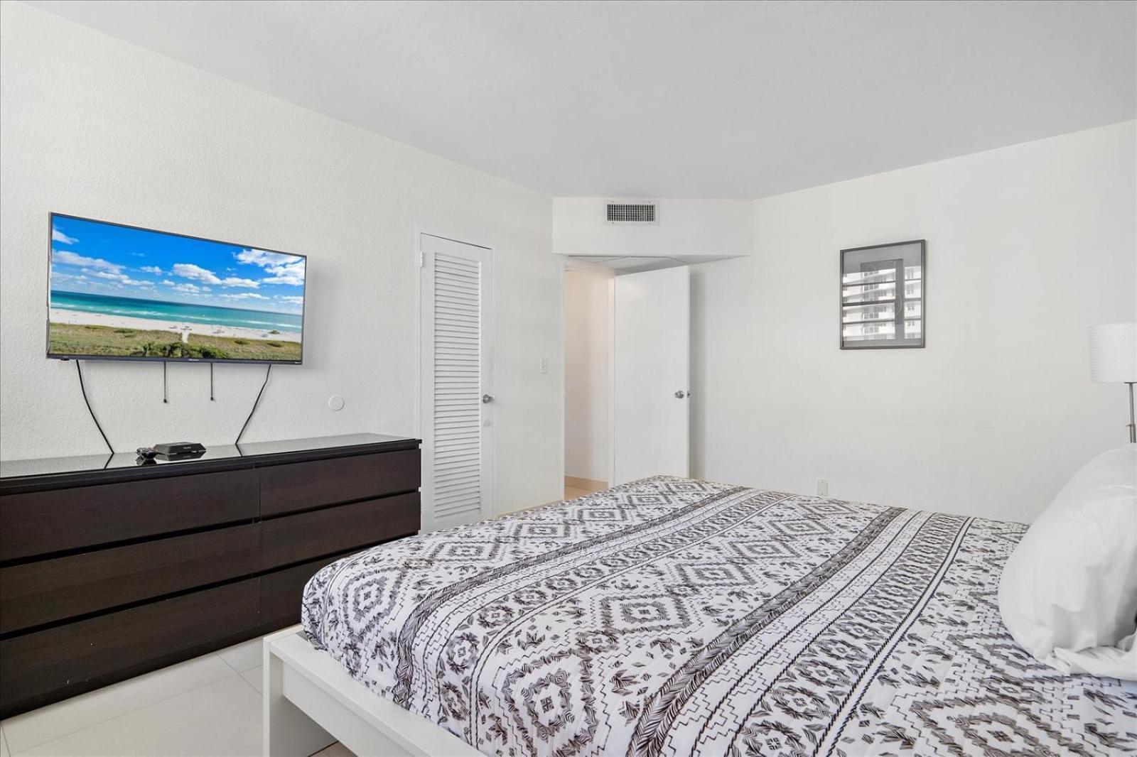 The Tides Ocean Luxury Suites Hollywood Room photo