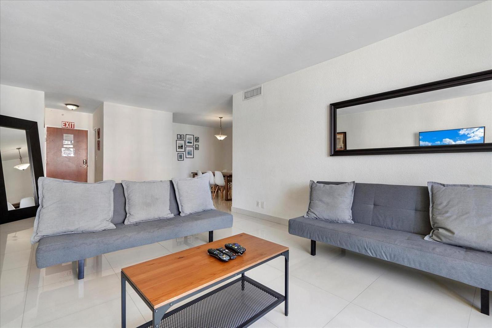 The Tides Ocean Luxury Suites Hollywood Room photo